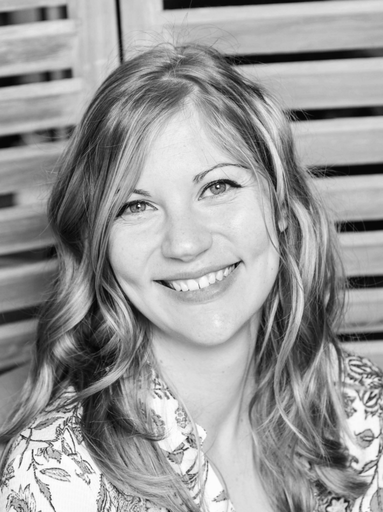 Marie Dehaye noir et blanc Community Manger Freelance